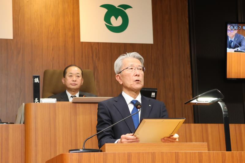 ワンヘルス推進宣言を読み上げる町長