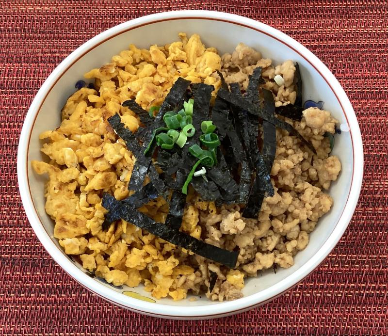 ２色そぼろ丼