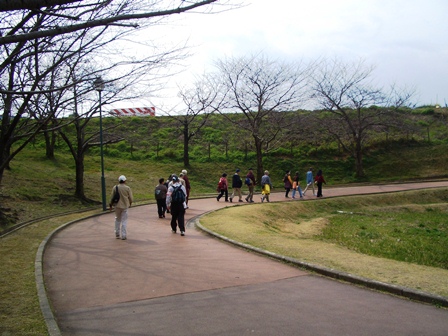 駕与丁公園をウォーキングの写真